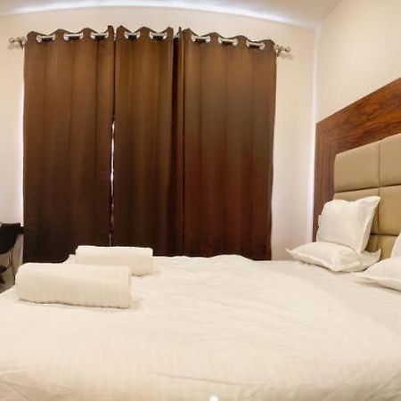 World Residences Srinagar  Luaran gambar
